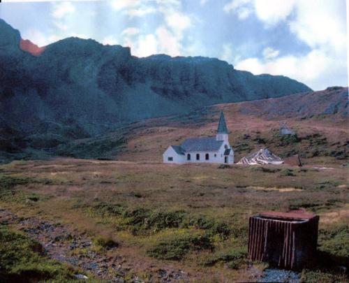 Kirken Grytvigen 2006 i 1963 var det et ruin sammen med biografen (lånt foto)